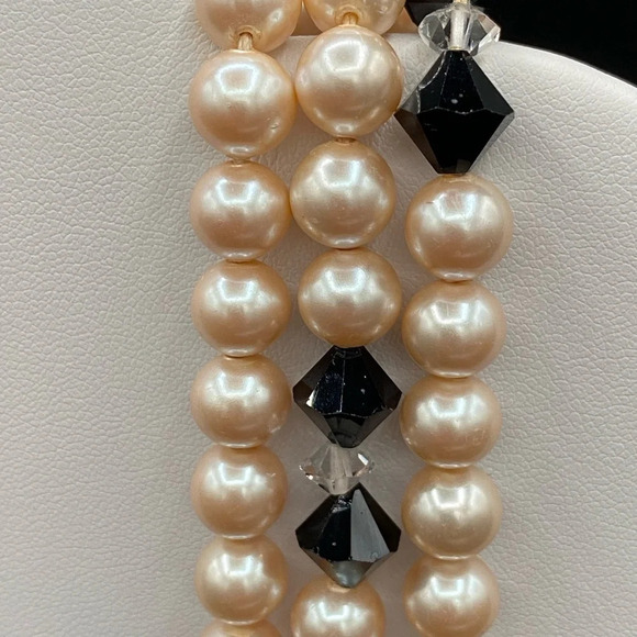 Eccentric Glam Vintage Glass Pearl and Rhinestone Hook Clasp Necklace - Picture 9 of 12